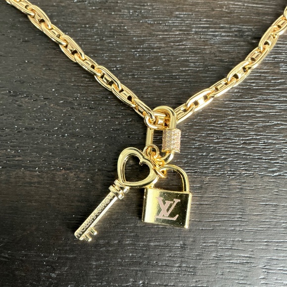 💛 Gold Chain w/Charm Handmade - Picture 3 of 4